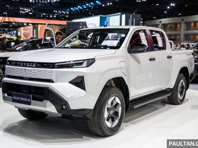Toyota Hilux thế hệ mới ra mắt tại BIMS 2026: Bản EV đi được 240km/sạc, khả năng lội nước sâu 700 mm