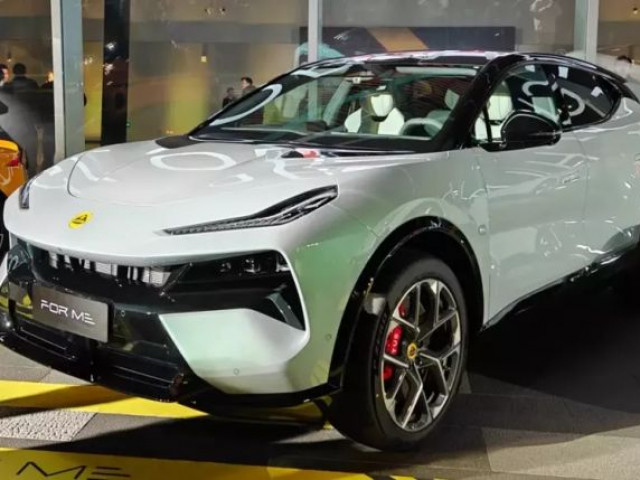 Lotus chính thức bàn giao những chiếc Eletre X đầu tiên: SUV PHEV dự kiến về Việt Nam vào quý II/2026