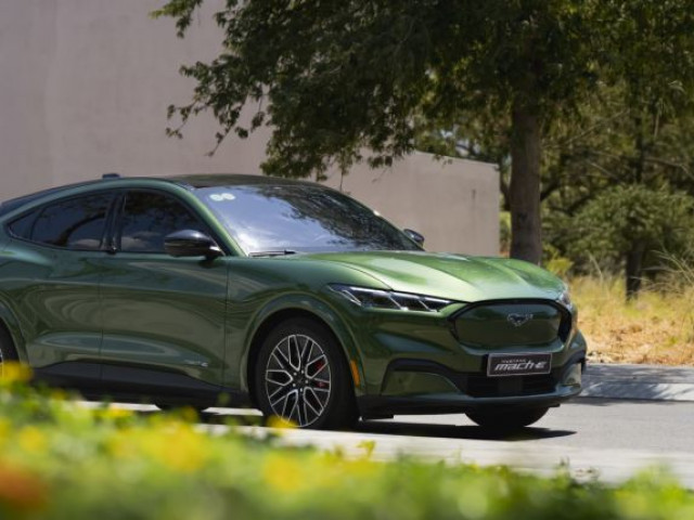 Ford Mustang Mach-E giảm 900 triệu đồng, giá niêm yết chỉ còn từ 1,699 tỷ đồng